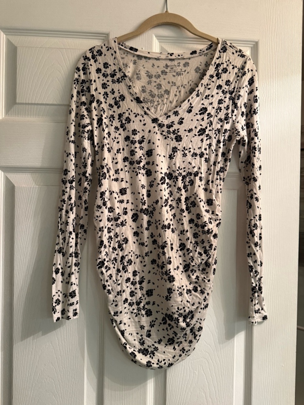 Motherhood Long Sleeve V-Neck Floral Maternity Top - Cream and Black XS
